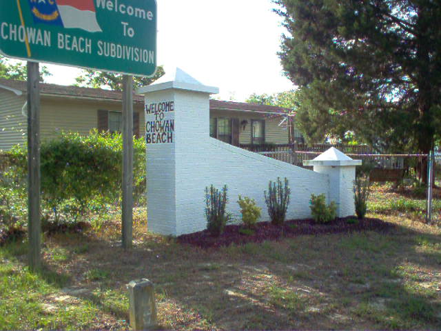 Picture
            of Chowan Beach Right Entrance Gate