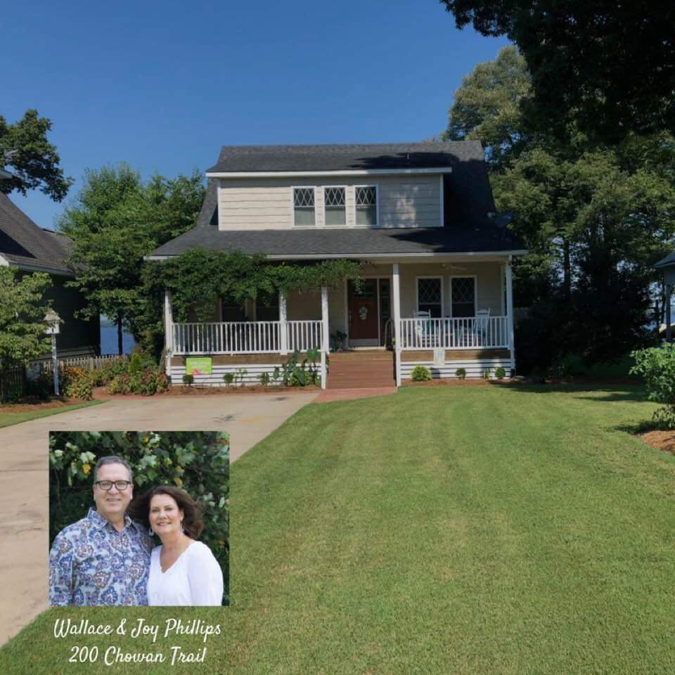 200 Chowan Trail - Wallace & Joy Phillips - August 2018 Yard of the Month