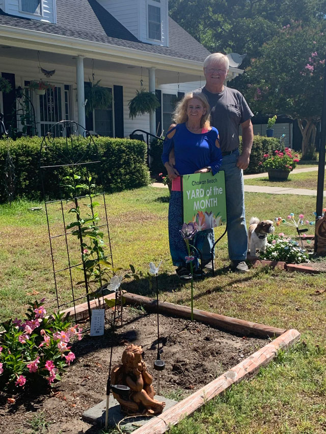 210 Roanoke Trail - Al & Diane Siveny July 2024 Yard of the Month