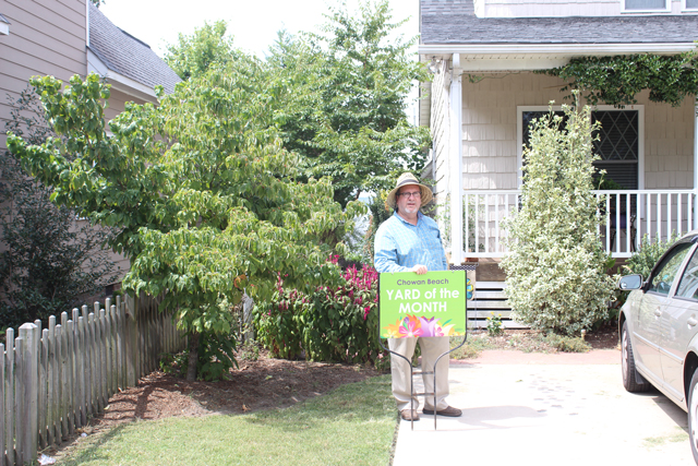 Picture of Yard of the Month SEP                             2015 - Wallace Phillips at 200 Chowan Trail